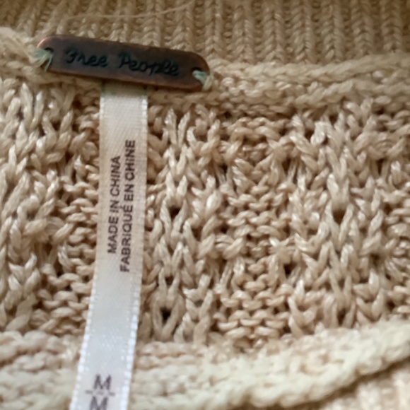 Free People ruffled sweater medium.  Colour wheat or beige. - Picture 3 of 4